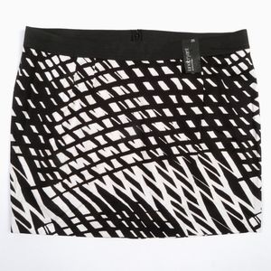LANE BRYANT Geometric Black and White Pencil Straight Skirt Bold Look NWT